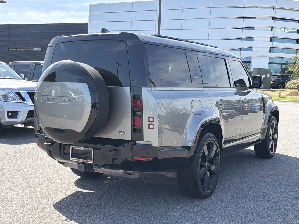 Used 2023 Land Rover Defender 130 X-Dynamic SE image 2