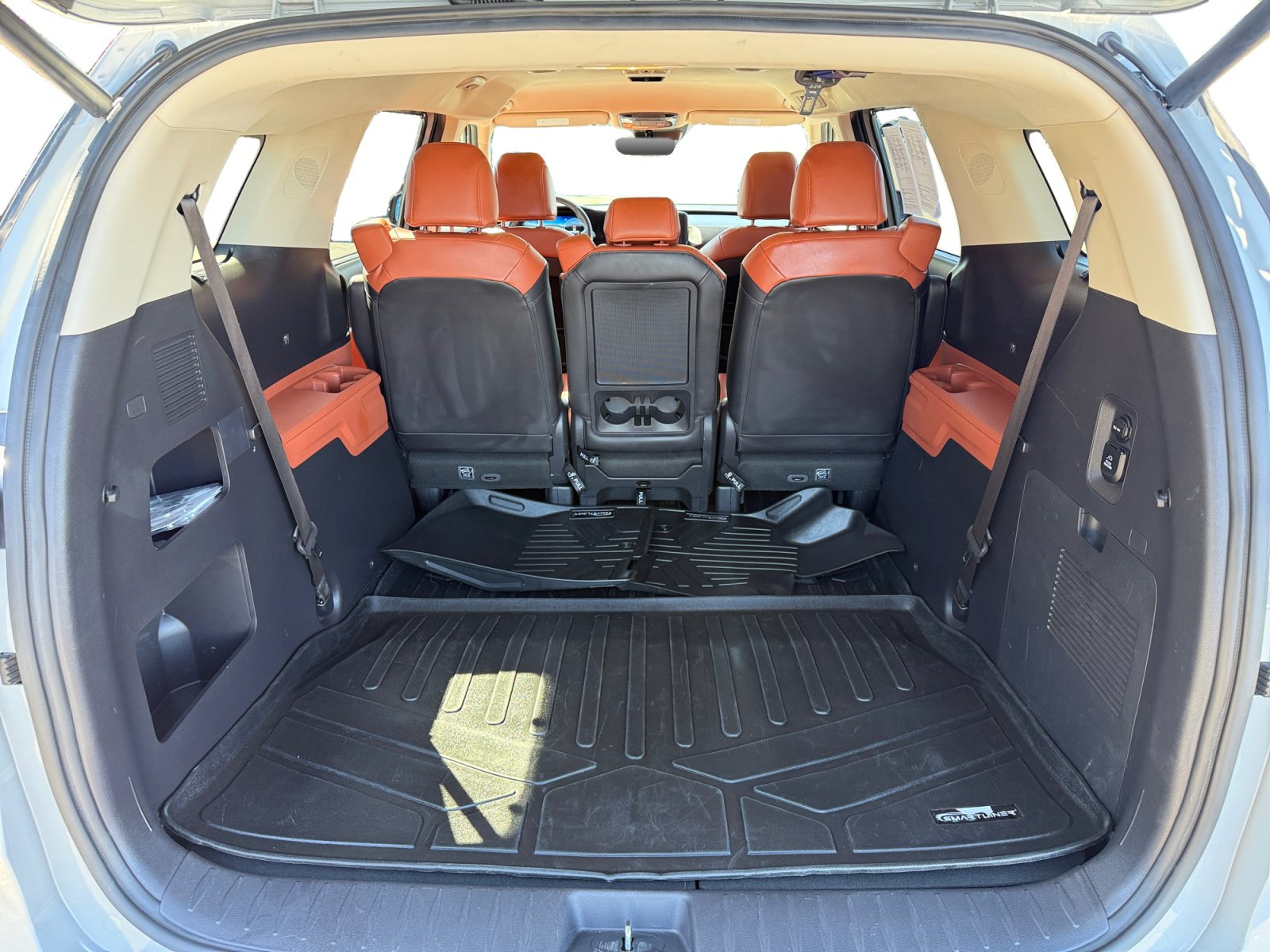 Used 2024 Kia Carnival SX FWD image 17