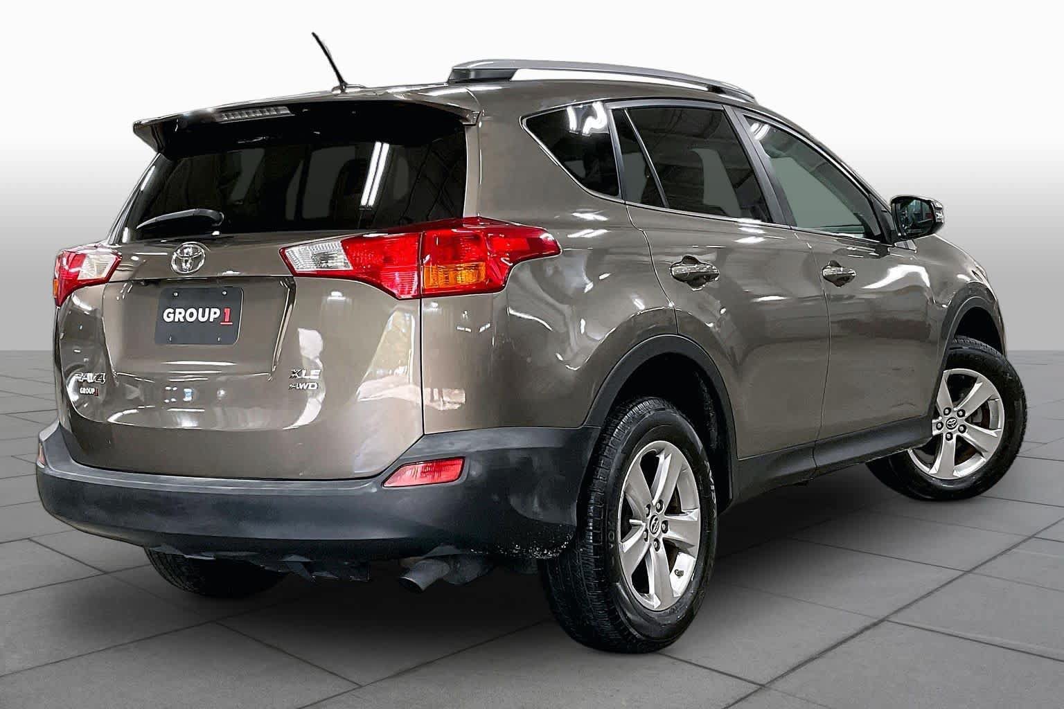 Used 2015 Toyota RAV4 XLE AWD/4WD image 12