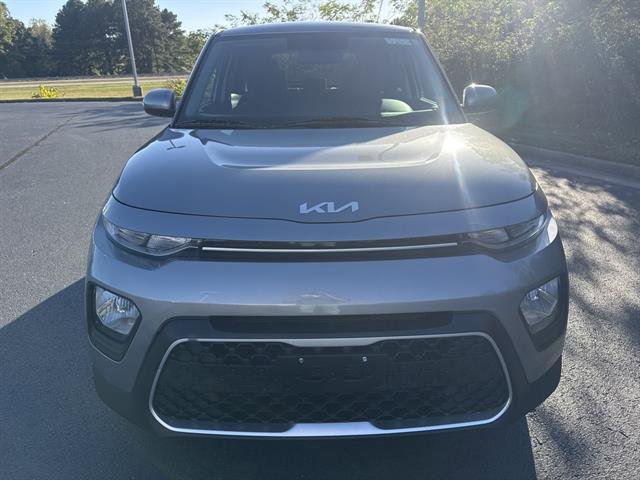 Used 2022 Kia Soul LX image 2