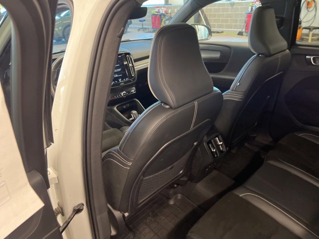 Used 2021 Volvo XC40 T5 R-Design w/ Protection Package Premier image 25