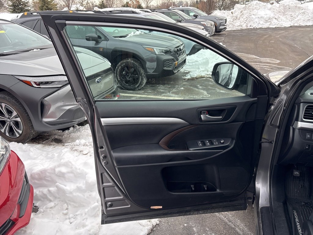 Used 2018 Toyota Highlander XLE image 20