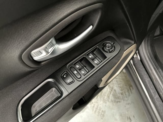 Used 2017 Jeep Renegade Sport w/ Power & Air Group AWD/4WD image 18