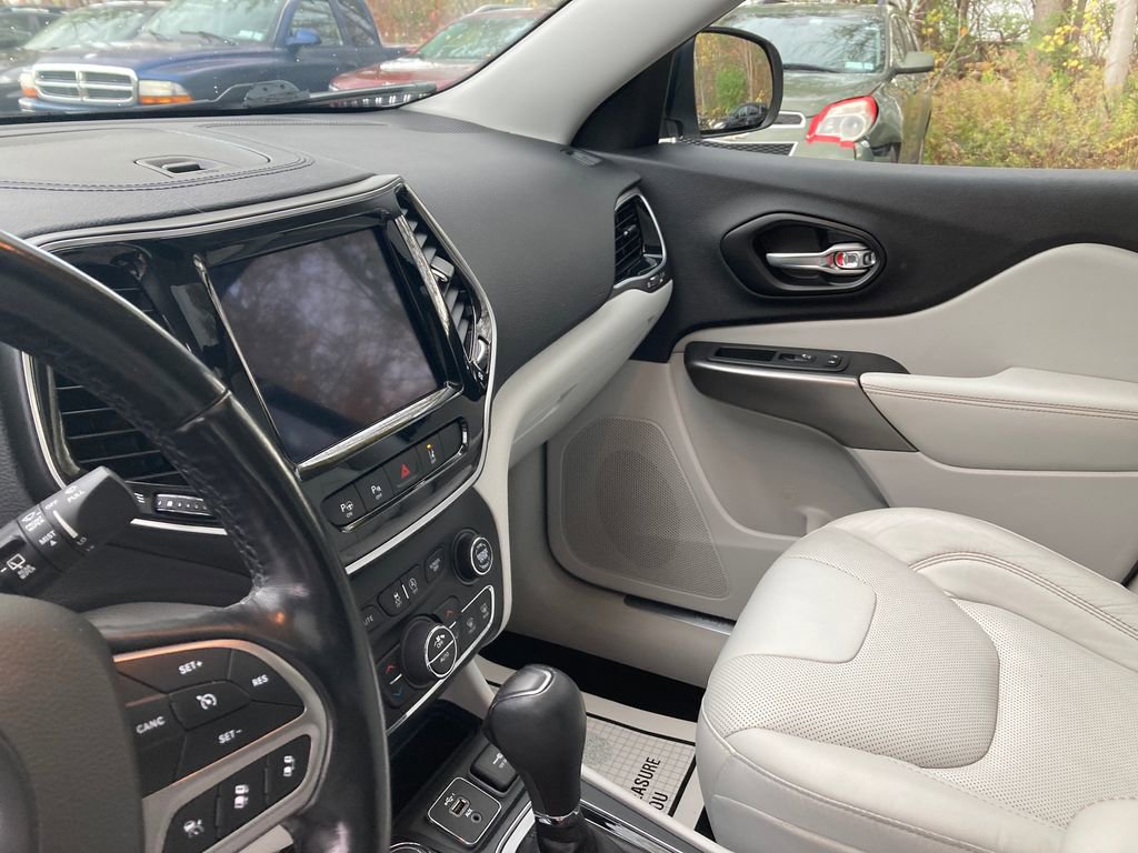 Used 2021 Jeep Cherokee Limited image 16