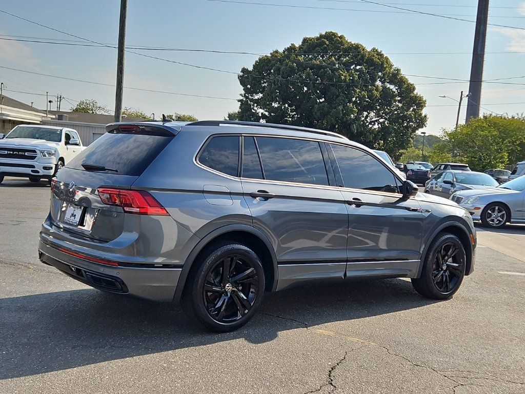 Used 2023 Volkswagen Tiguan SE R-Line FWD image 7
