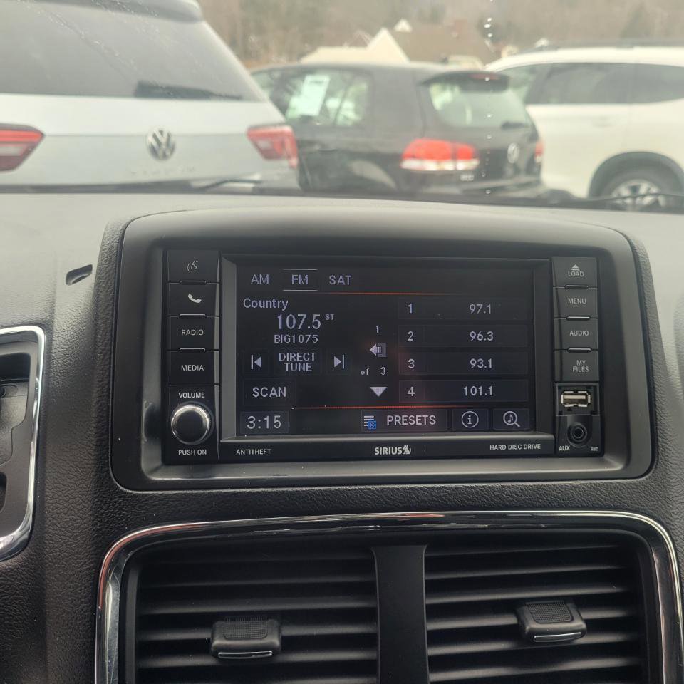 Used 2019 Dodge Grand Caravan SE w/ UConnect Hands-Free Group image 16