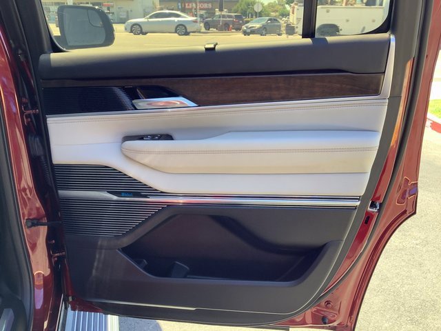 Used 2022 Jeep Grand Wagoneer Series II w/ Premium Group II image 40