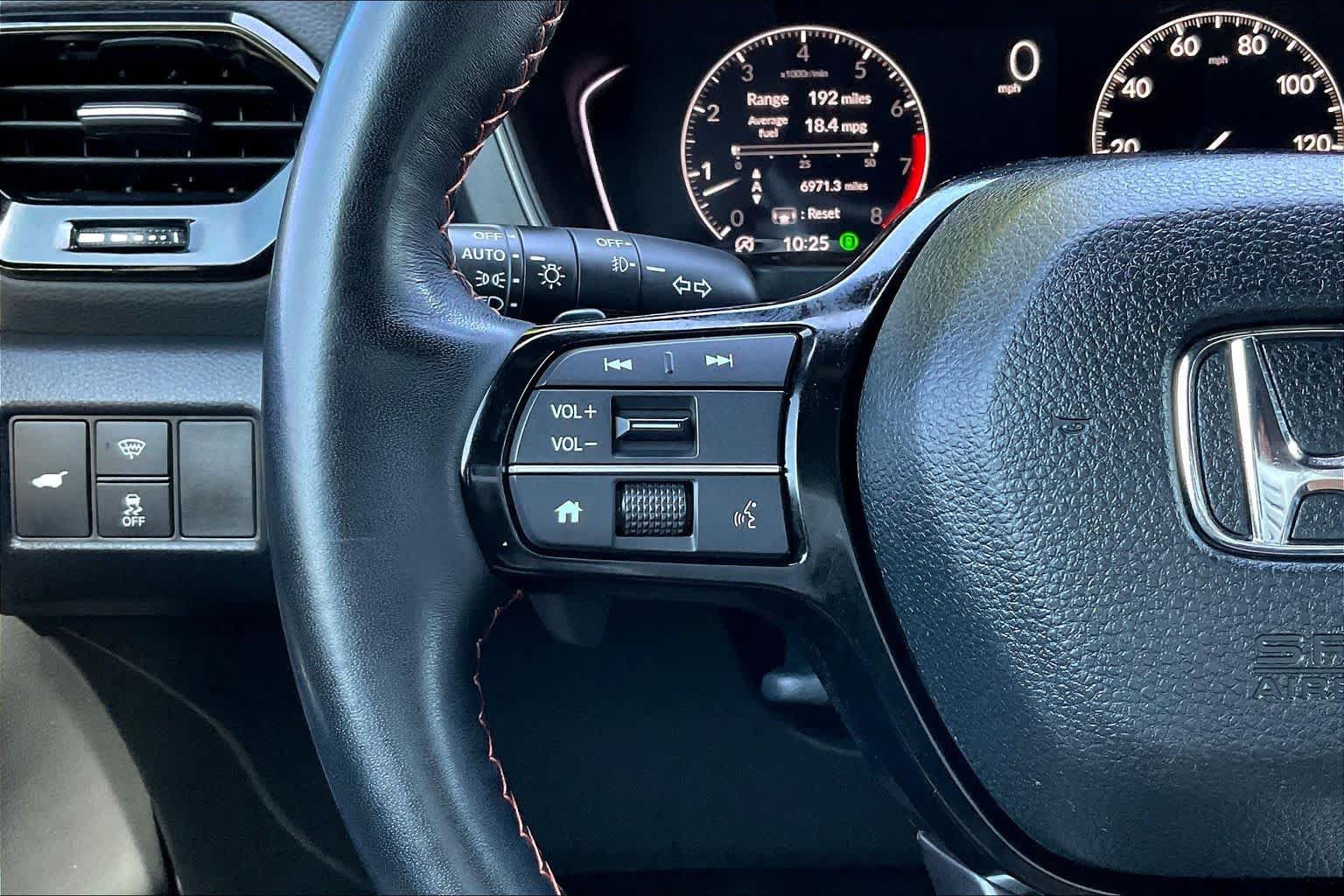 Used 2025 Honda Pilot TrailSport image 24