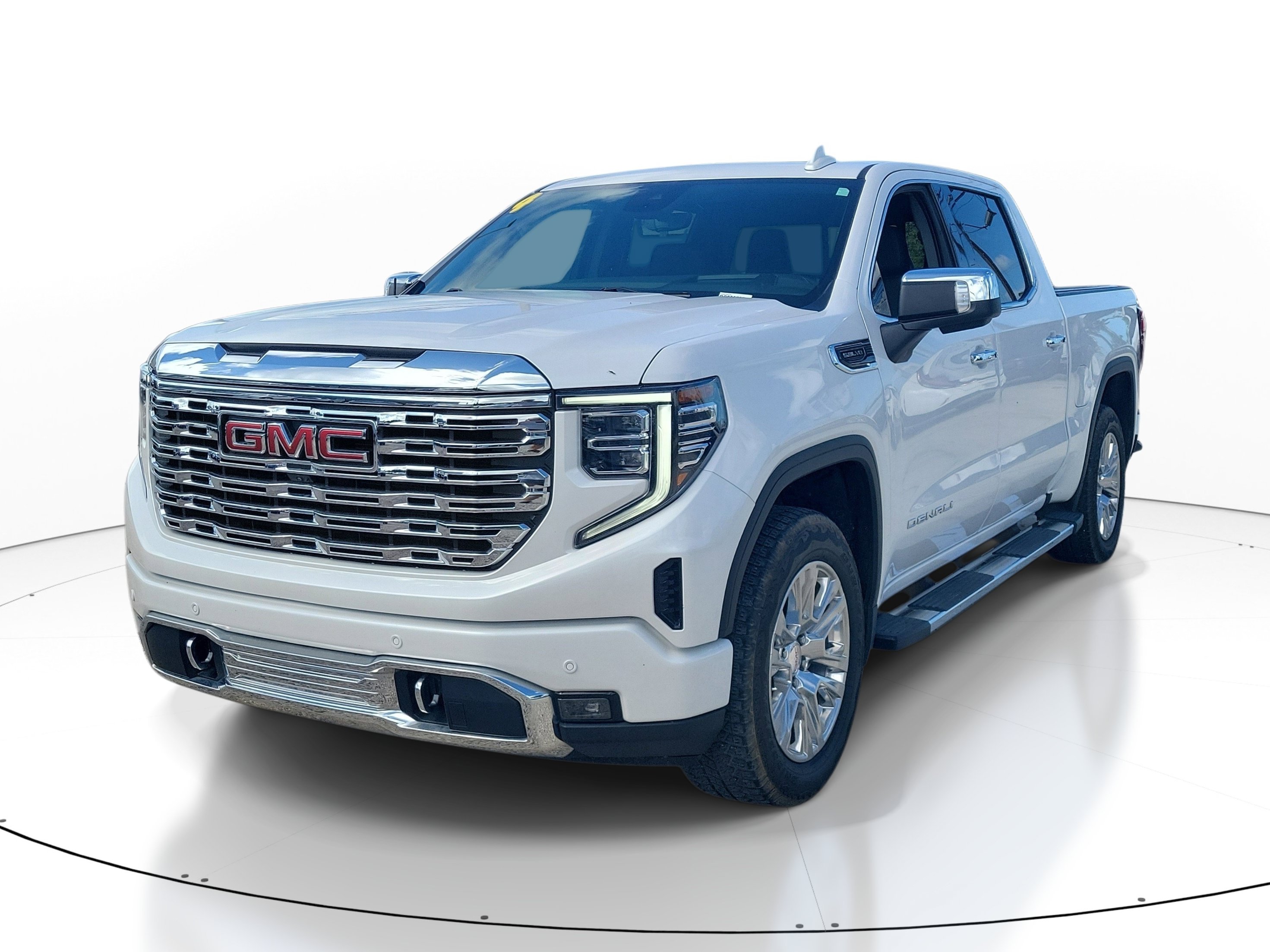 Used 2024 GMC Sierra 1500 Denali w/ Technology Package AWD/4WD image 3