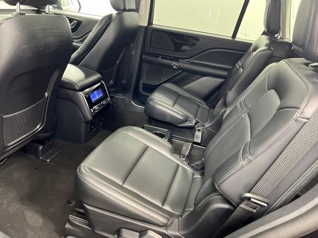 Certified 2025 Lincoln Aviator AWD image 11