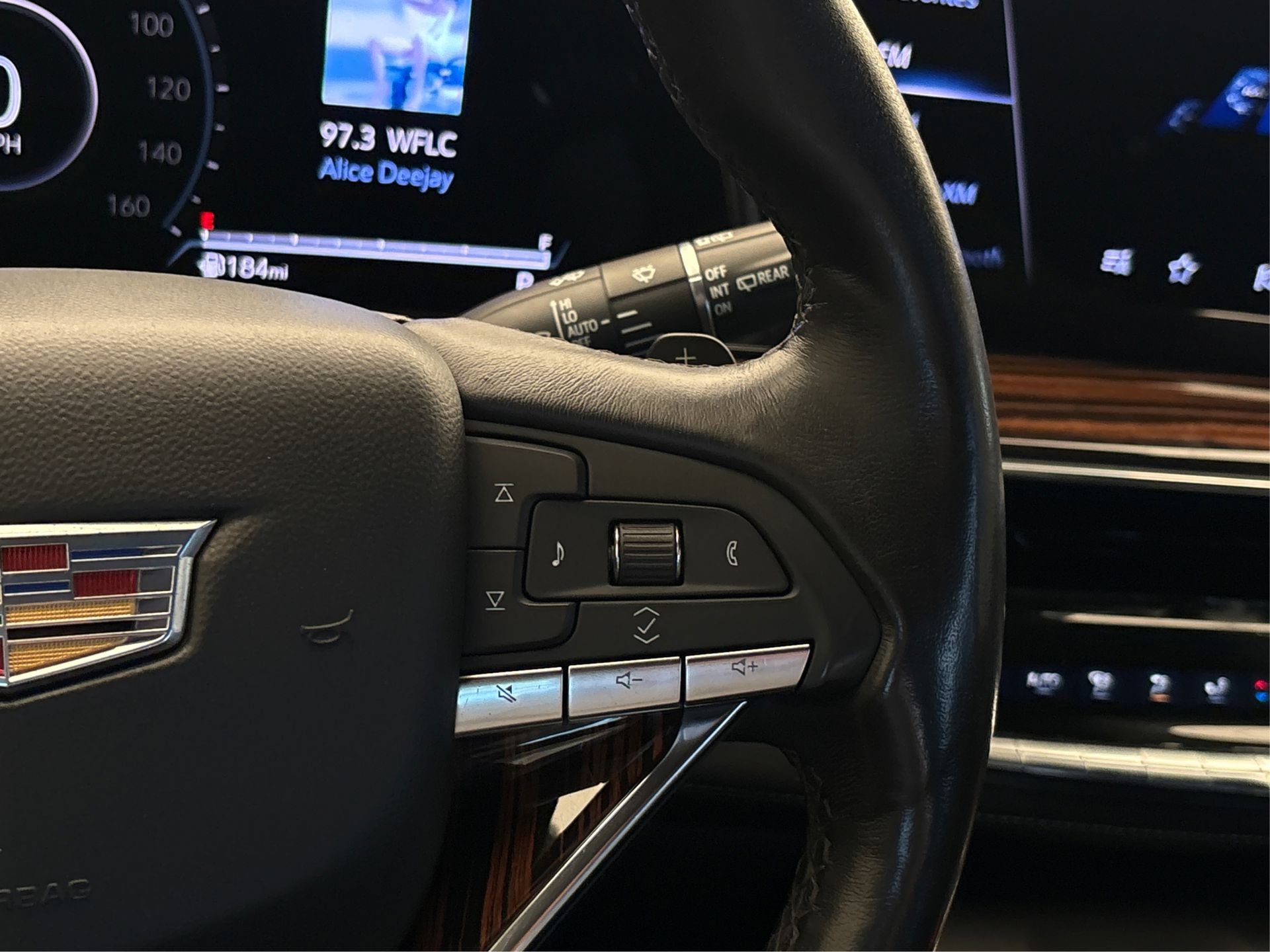 Used 2023 Cadillac Escalade ESV Luxury RWD image 26