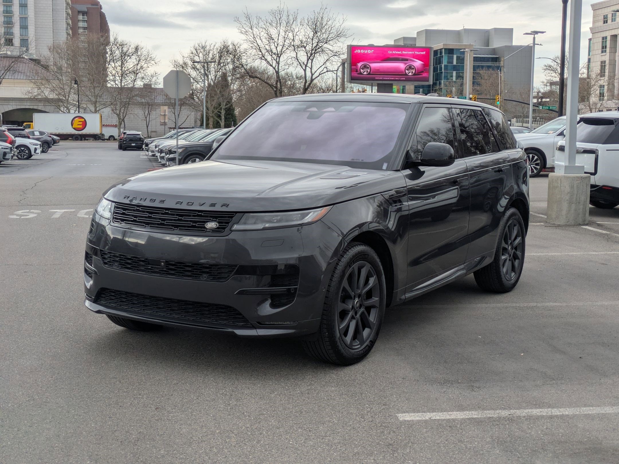 Used 2023 Land Rover Range Rover Sport SE Dynamic image 8