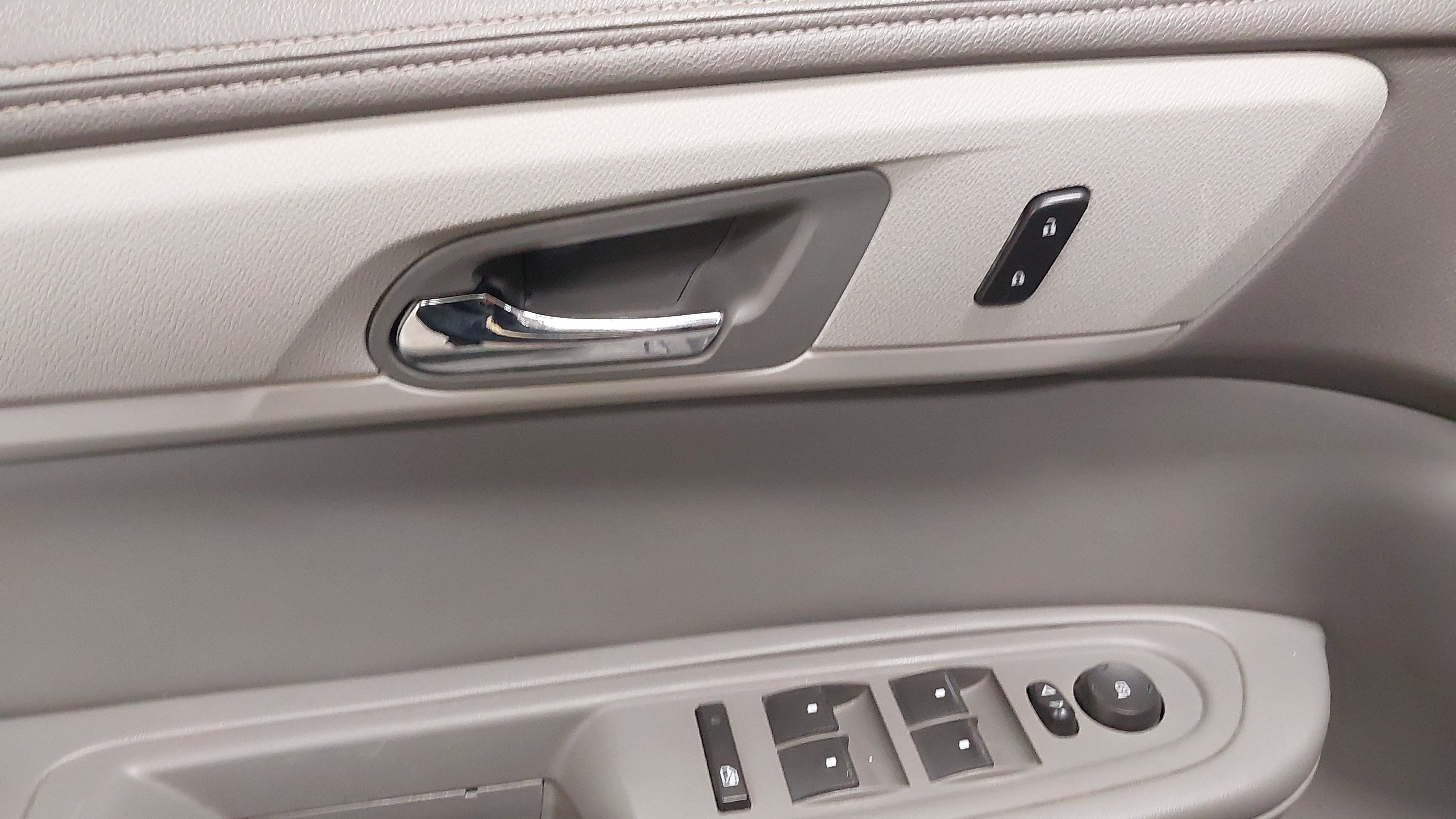 Used 2014 Chevrolet Traverse LS FWD image 25