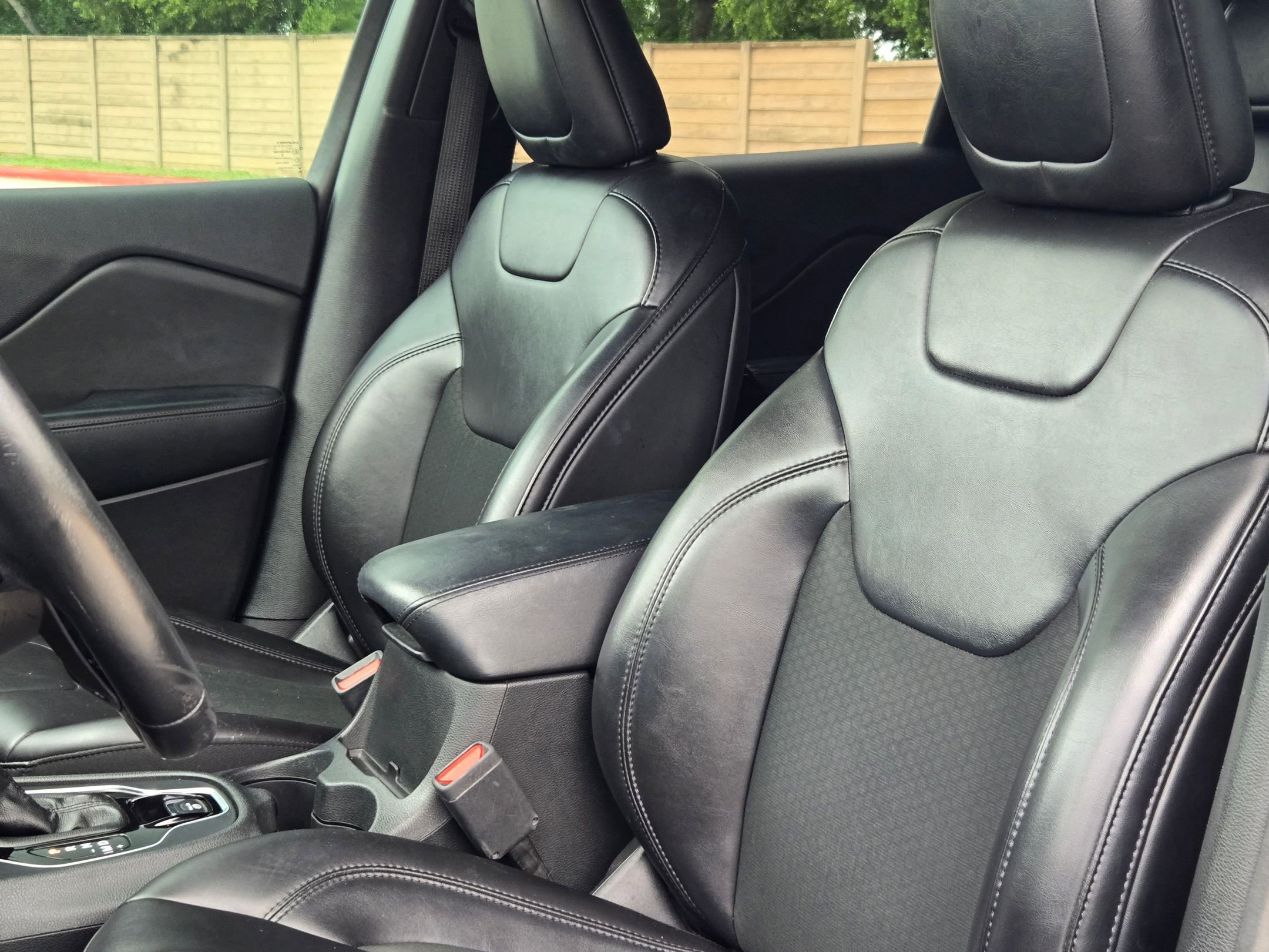 Used 2019 Jeep Cherokee Latitude Plus FWD image 10