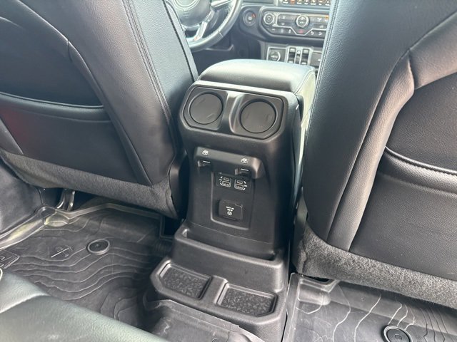 Used 2019 Jeep Wrangler Unlimited Sahara image 14