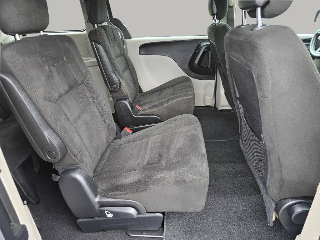Used 2016 Dodge Grand Caravan SXT FWD image 45