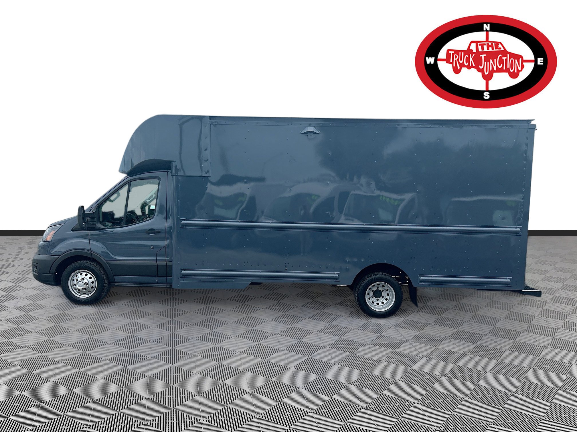 Used 2022 Ford Transit 350 DRW image 4