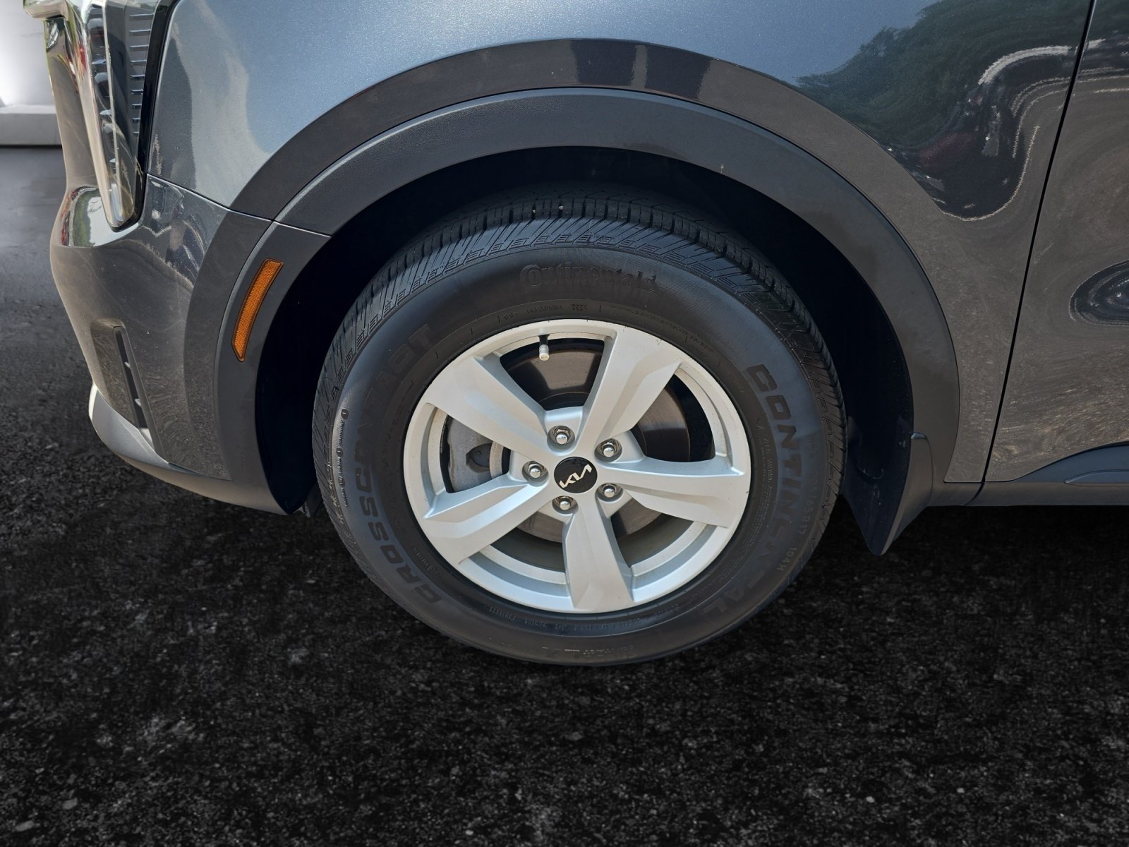 Used 2024 Kia Sorento 2WD LX image 9