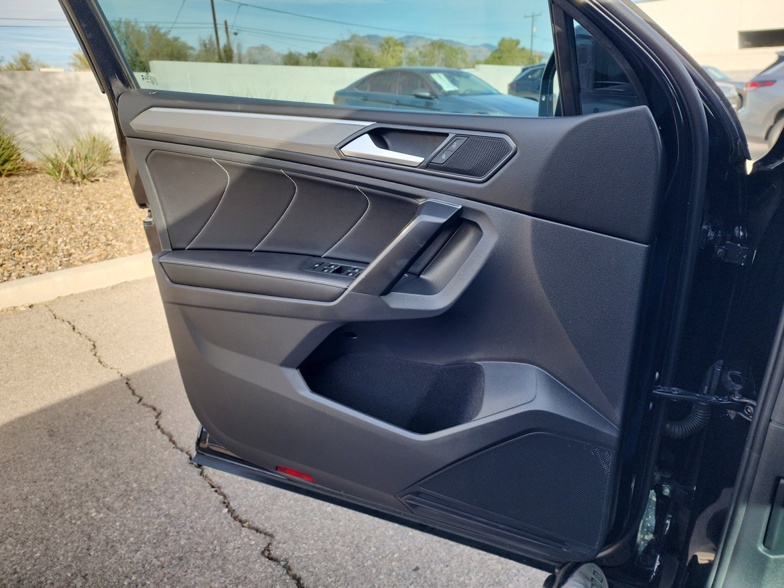 Certified 2023 Volkswagen Tiguan SE R-Line image 13