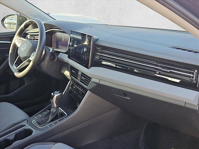 Used 2025 Volkswagen Jetta SE image 16