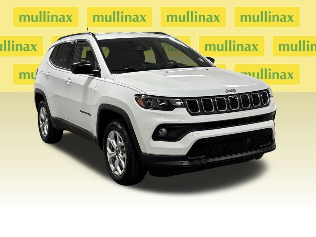 Used 2025 Jeep Compass Latitude image 2