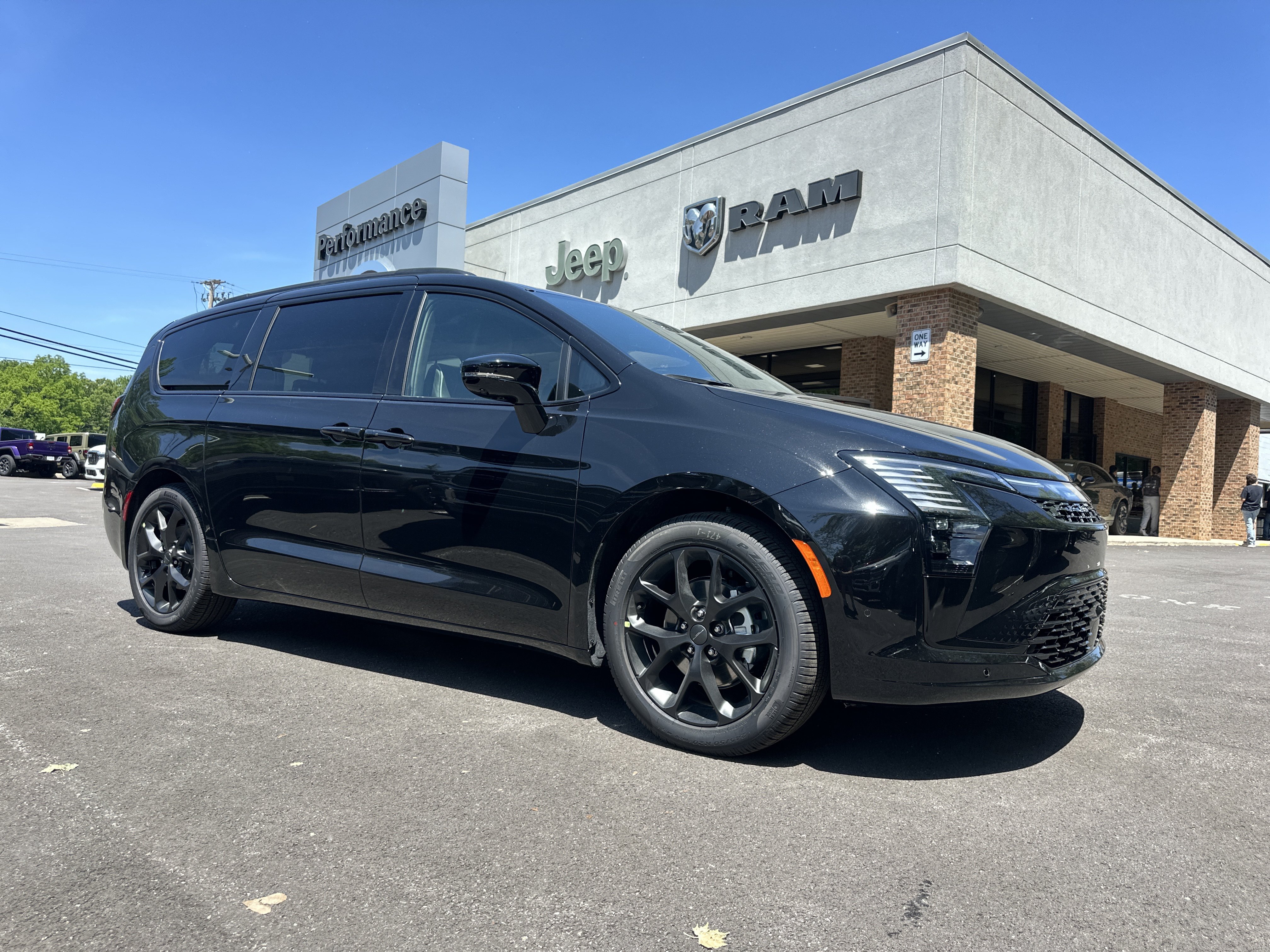 New 2027 Chrysler Pacifica Limited FWD image 19