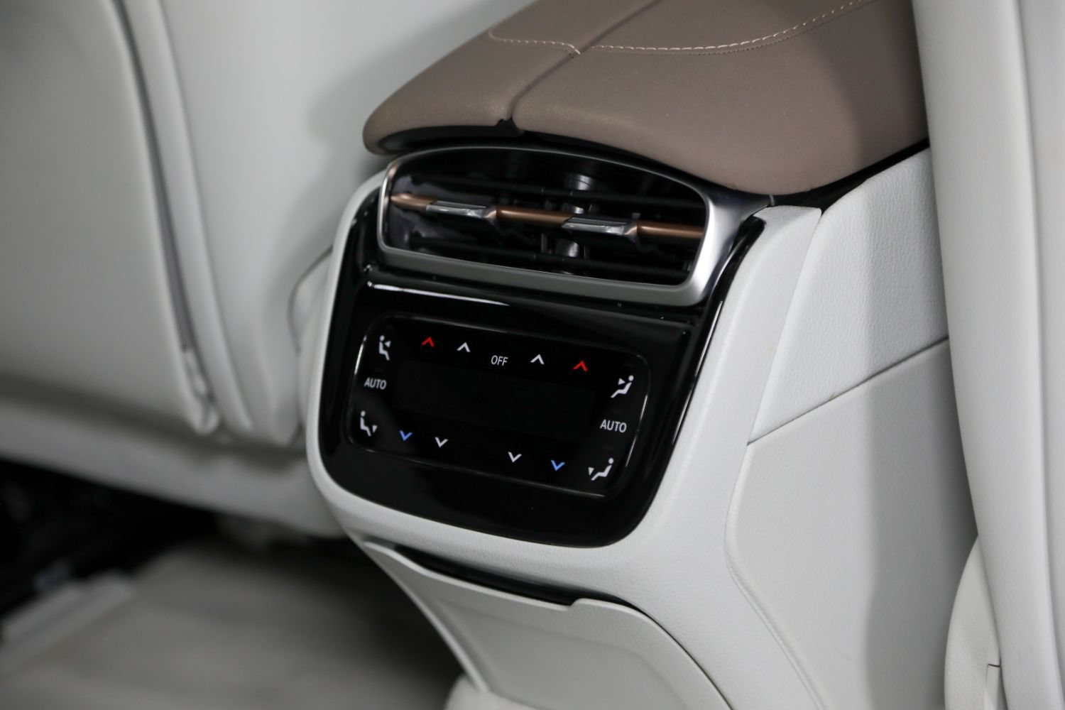 Used 2023 Mercedes-Benz EQS AMG 4MATIC w/ Trim Level Package image 52