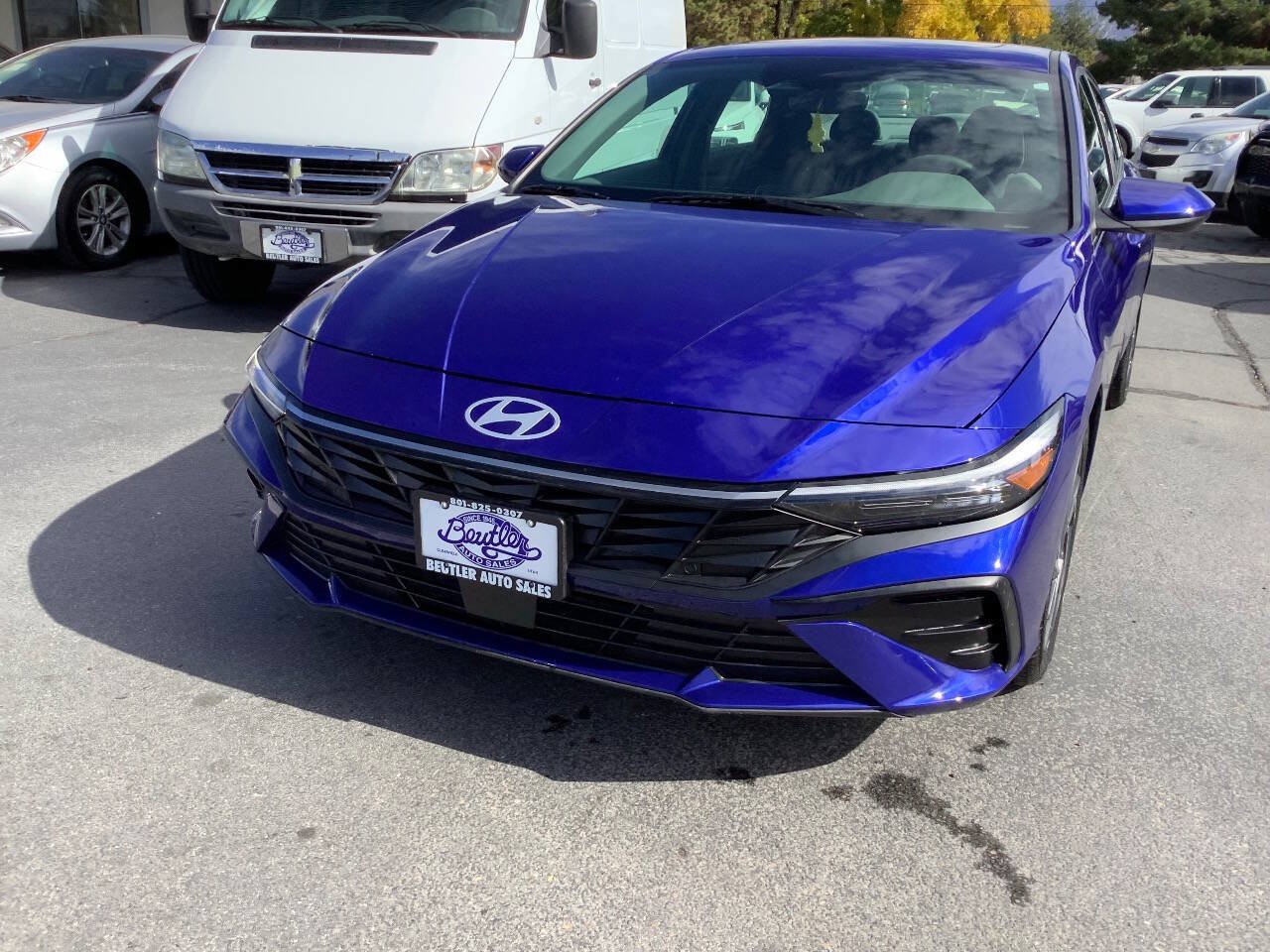 Used 2025 Hyundai Elantra SEL FWD image 4