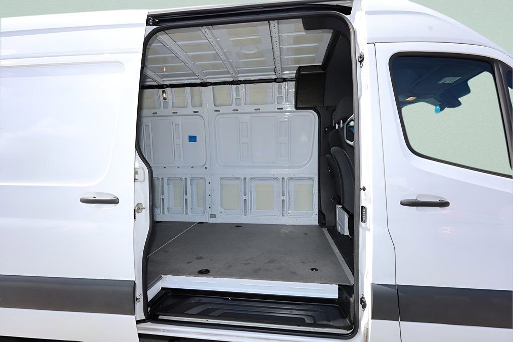 Used 2023 Mercedes-Benz Sprinter 2500 image 10