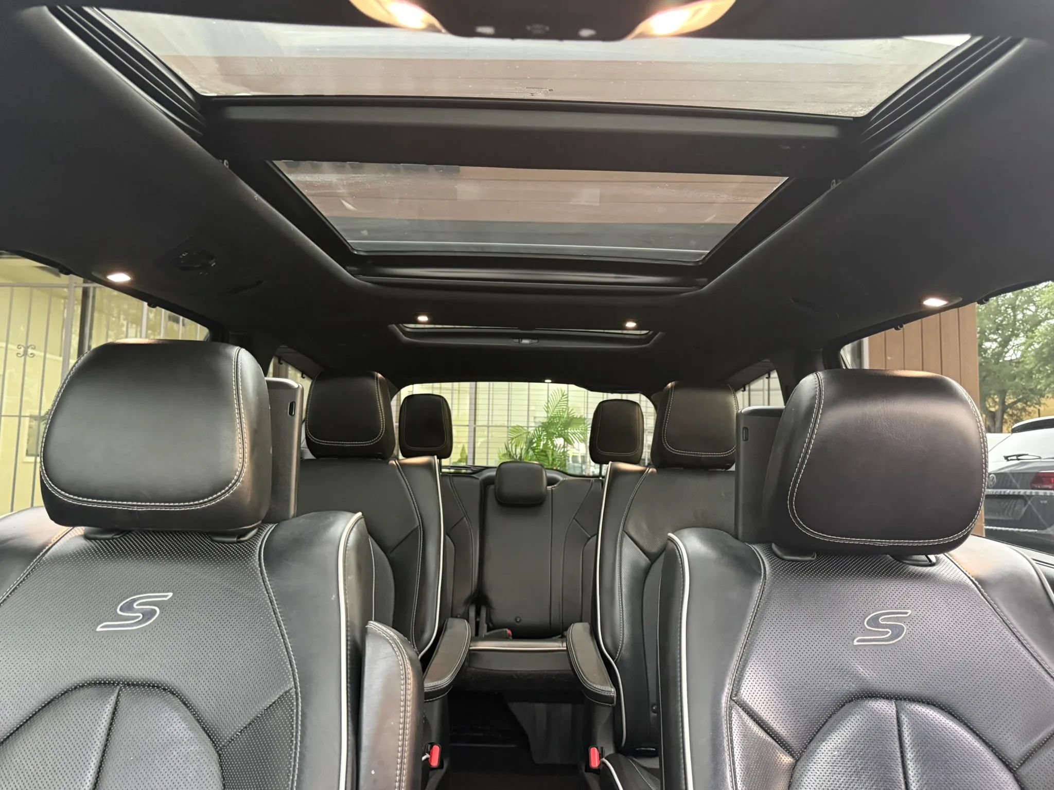 Used 2019 Chrysler Pacifica Limited w/ Advanced Safetytec Group FWD image 15
