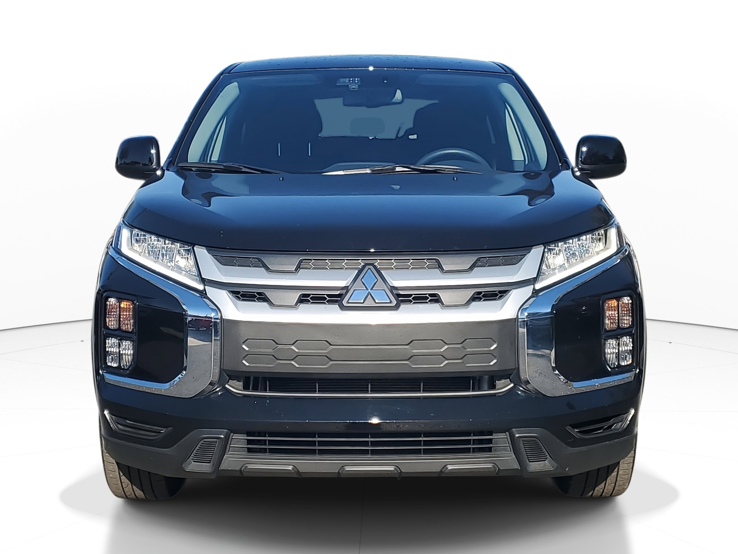 Used 2025 Mitsubishi Outlander Sport LE image 2