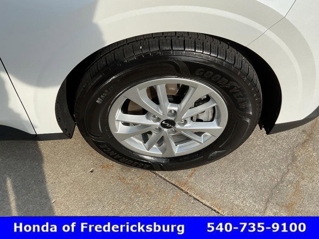 Used 2024 Kia Carnival LX FWD image 13