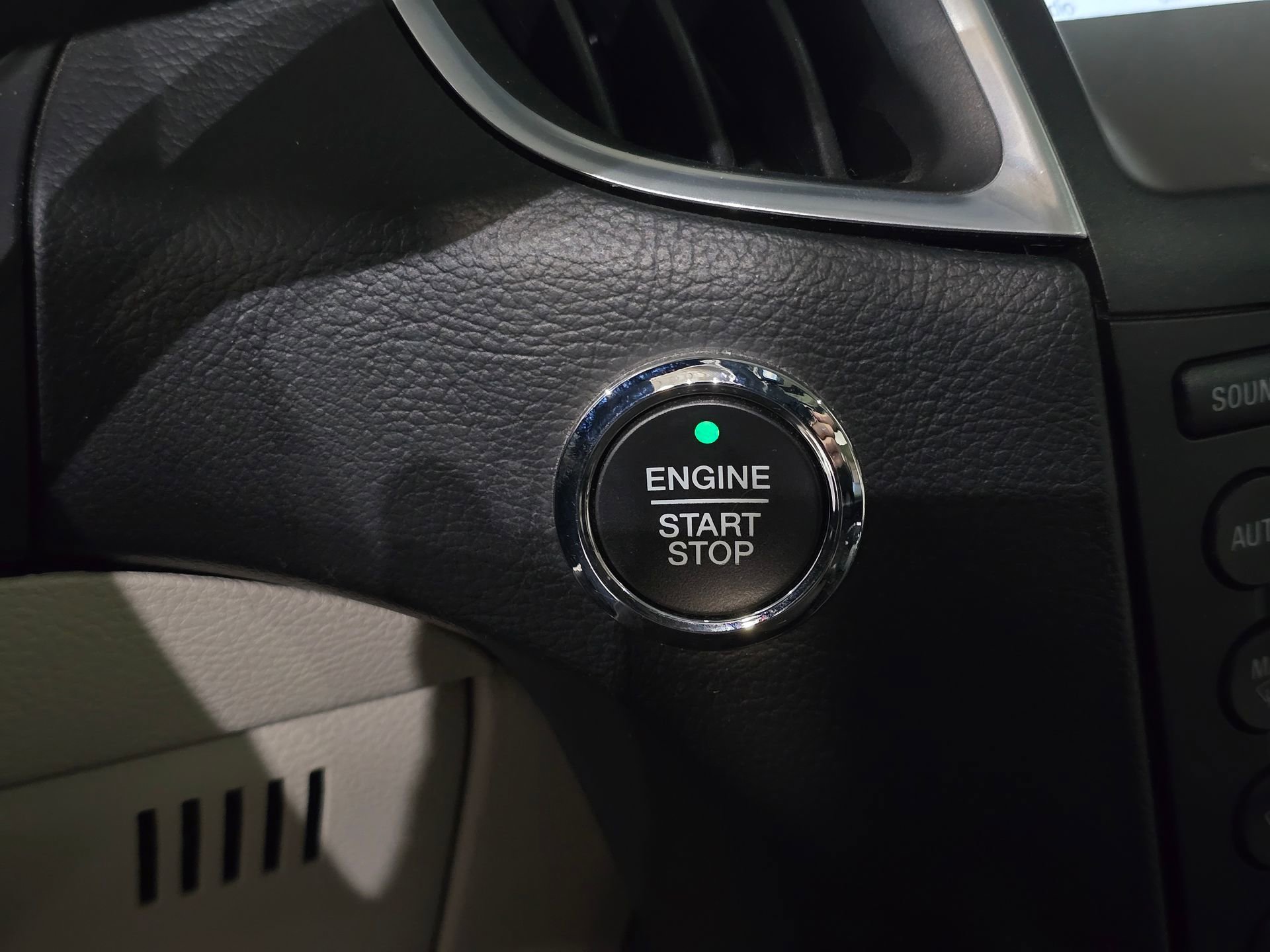 Used 2016 Ford Edge Titanium w/ Equipment Group 302A image 26