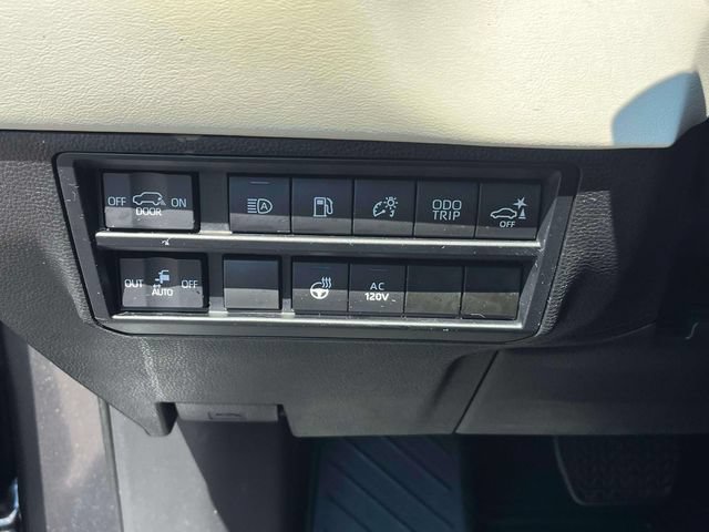 Used 2024 Toyota Sequoia Capstone AWD/4WD image 32
