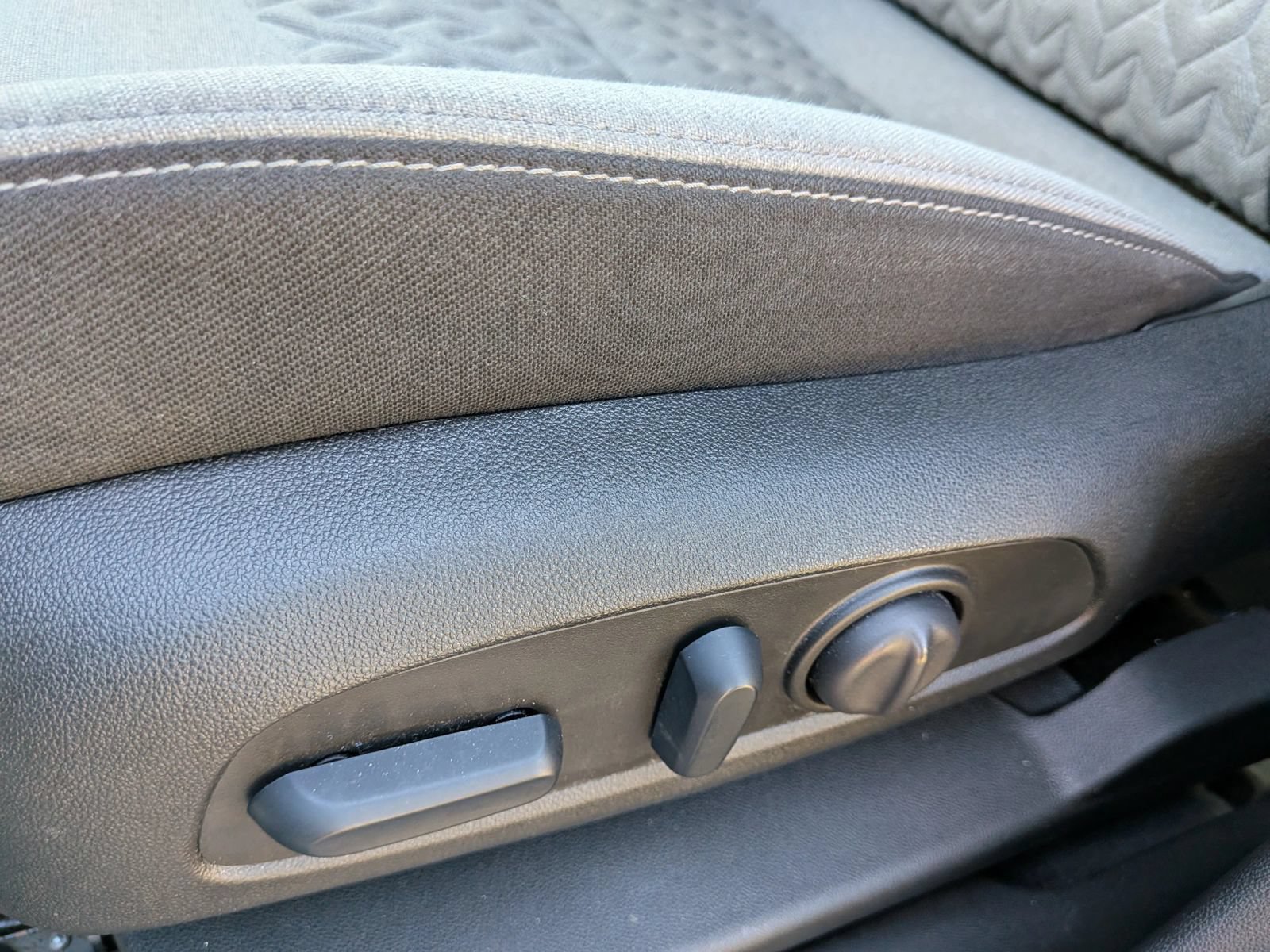 Used 2024 Chevrolet Equinox LS FWD image 23