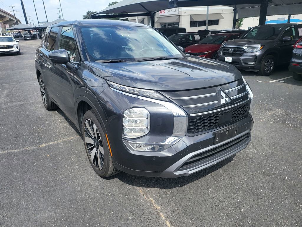 Used 2025 Mitsubishi Outlander SE AWD/4WD image 3