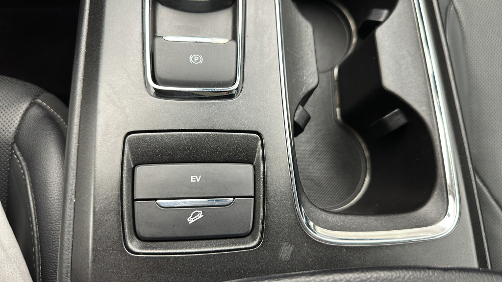 Used 2019 Ford Fusion Energi Titanium FWD image 20