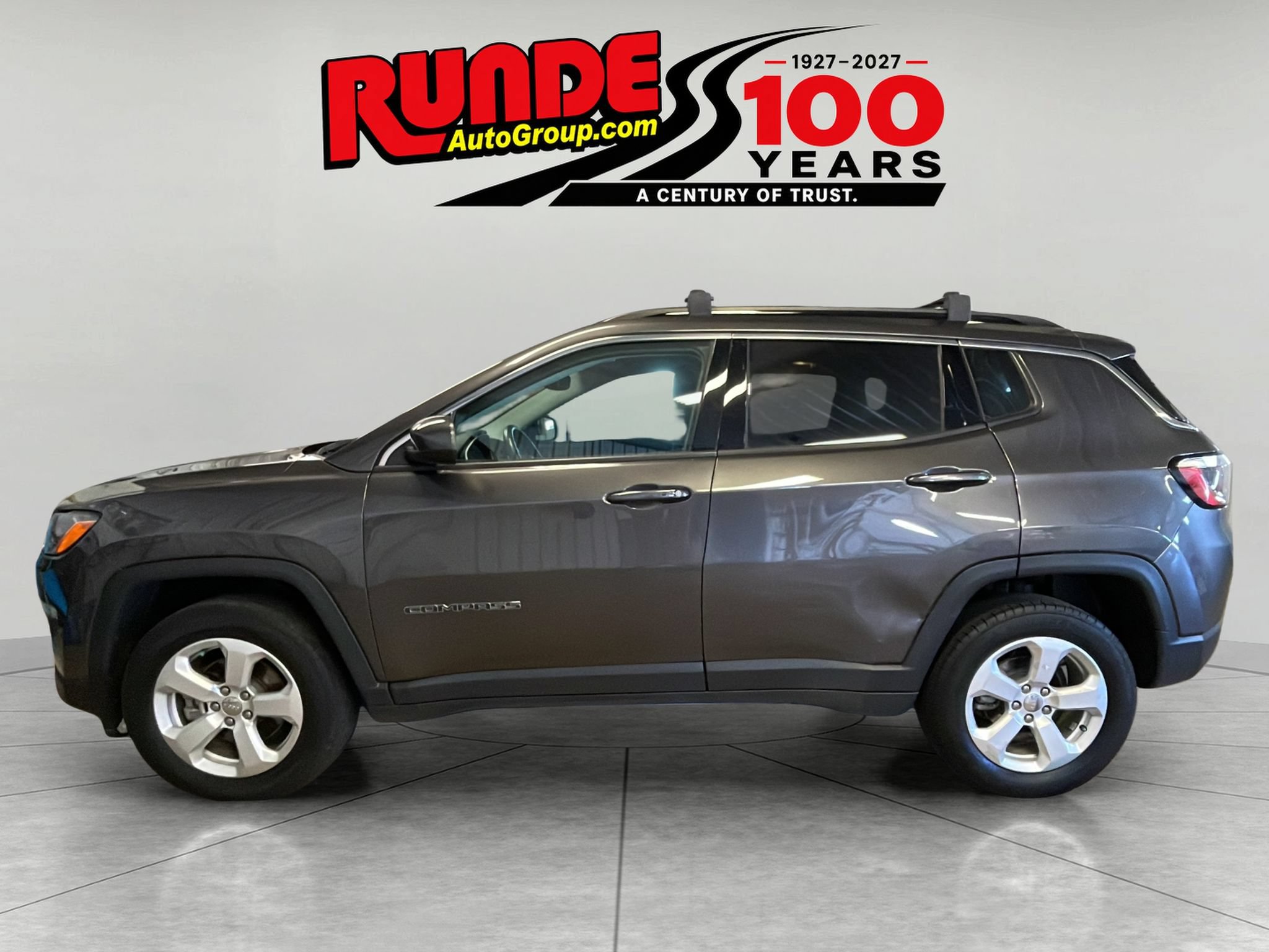 Used 2018 Jeep Compass Latitude w/ Popular Equipment Group AWD/4WD image 2