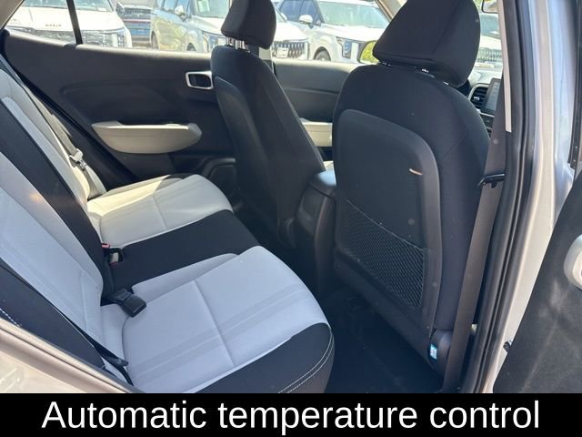 Used 2020 Hyundai Venue SEL image 7