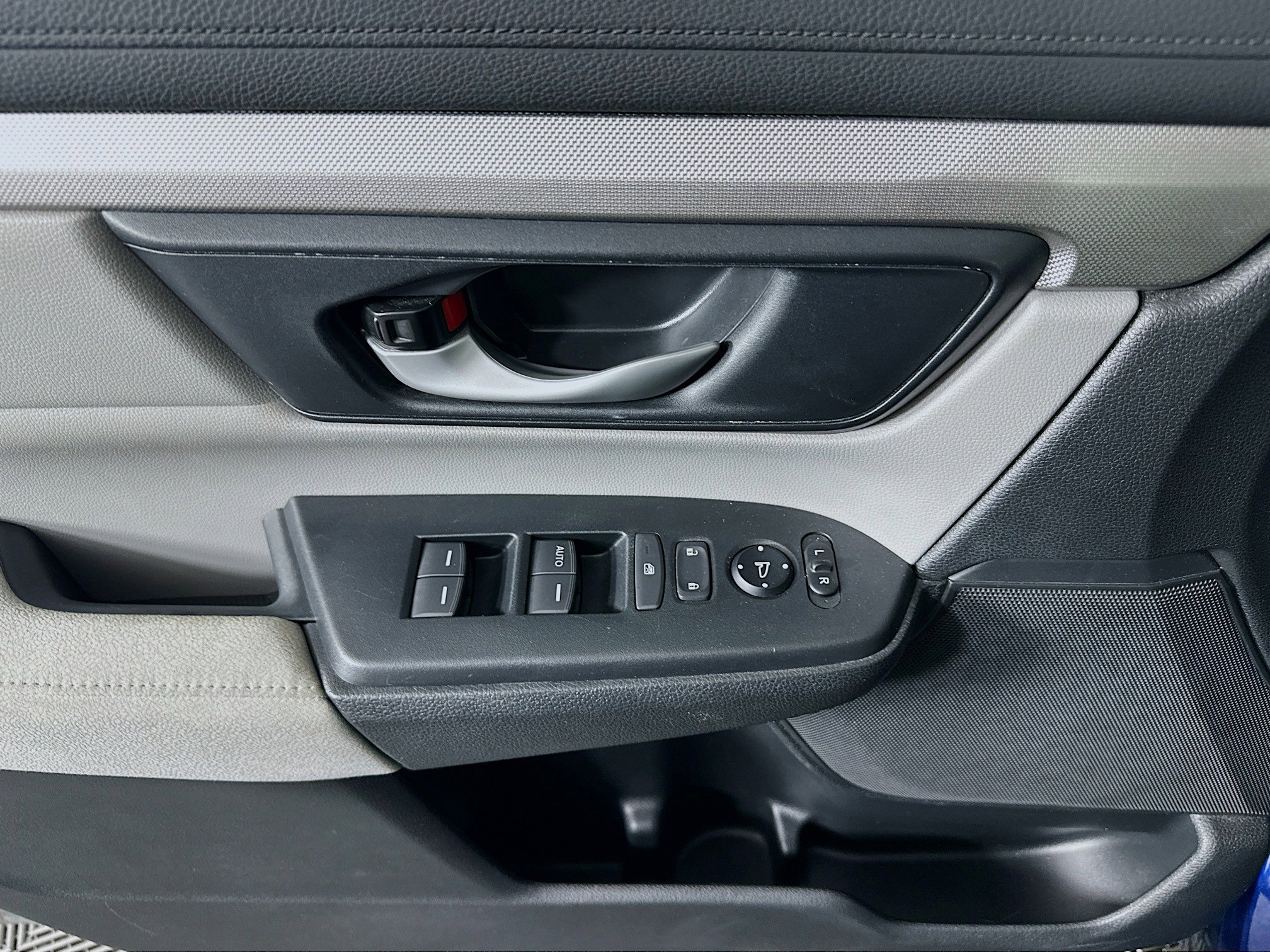 Used 2018 Honda CR-V LX image 15