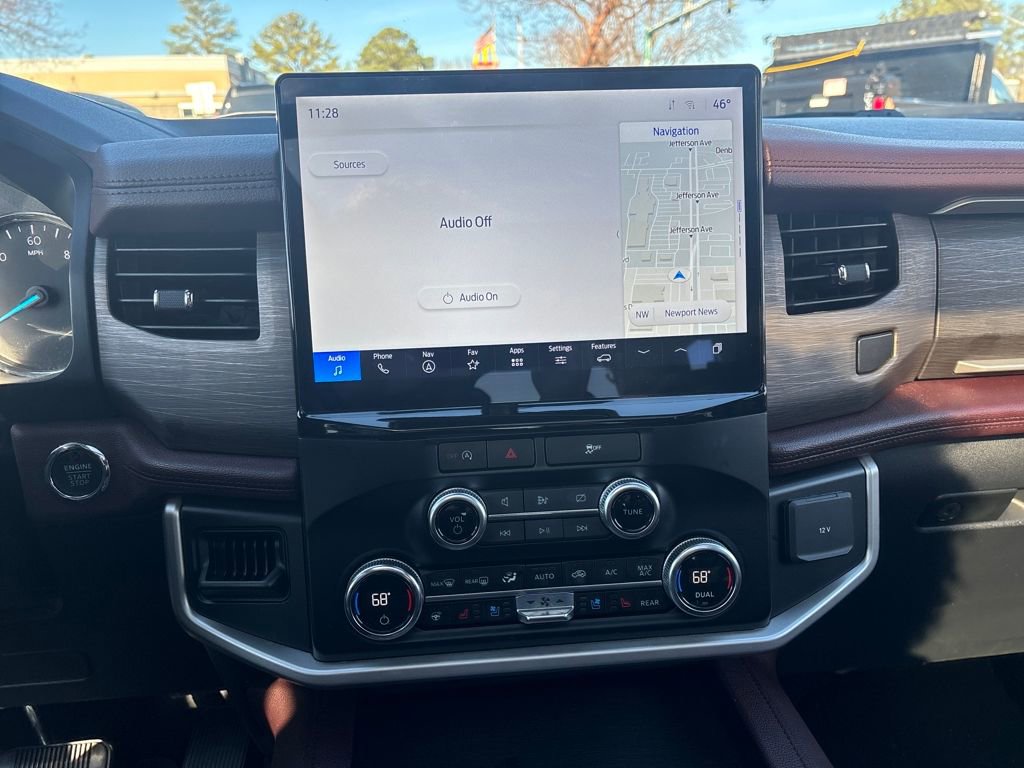 Used 2024 Ford Expedition Limited image 13