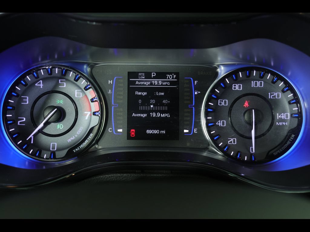 Used 2016 Chrysler 200 S FWD image 17