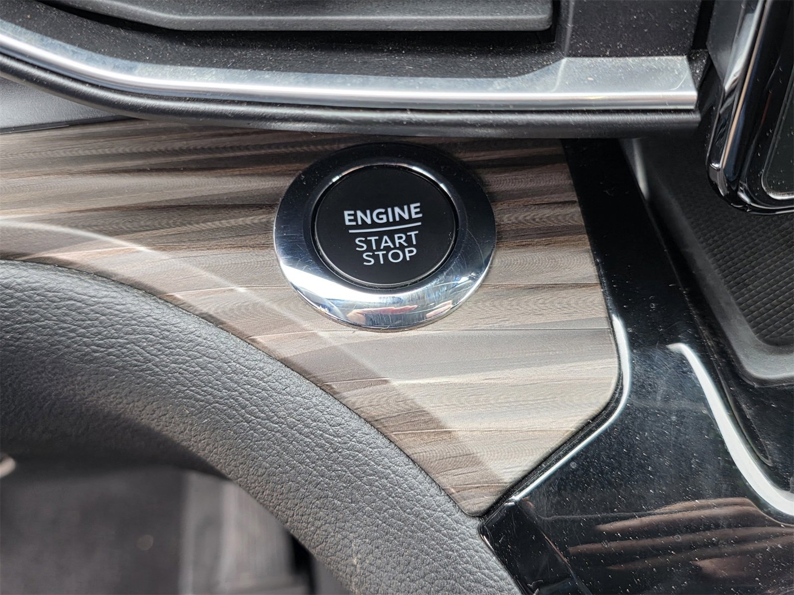 Used 2023 Ford Explorer Limited w/ Equipment Group 301A image 16