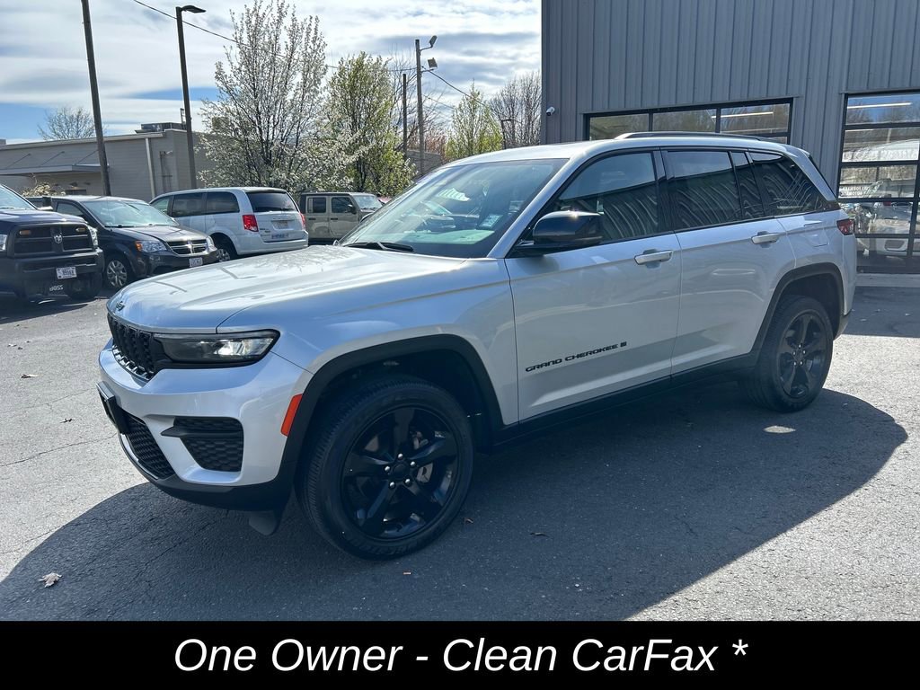 Used 2023 Jeep Grand Cherokee Altitude AWD/4WD image 8