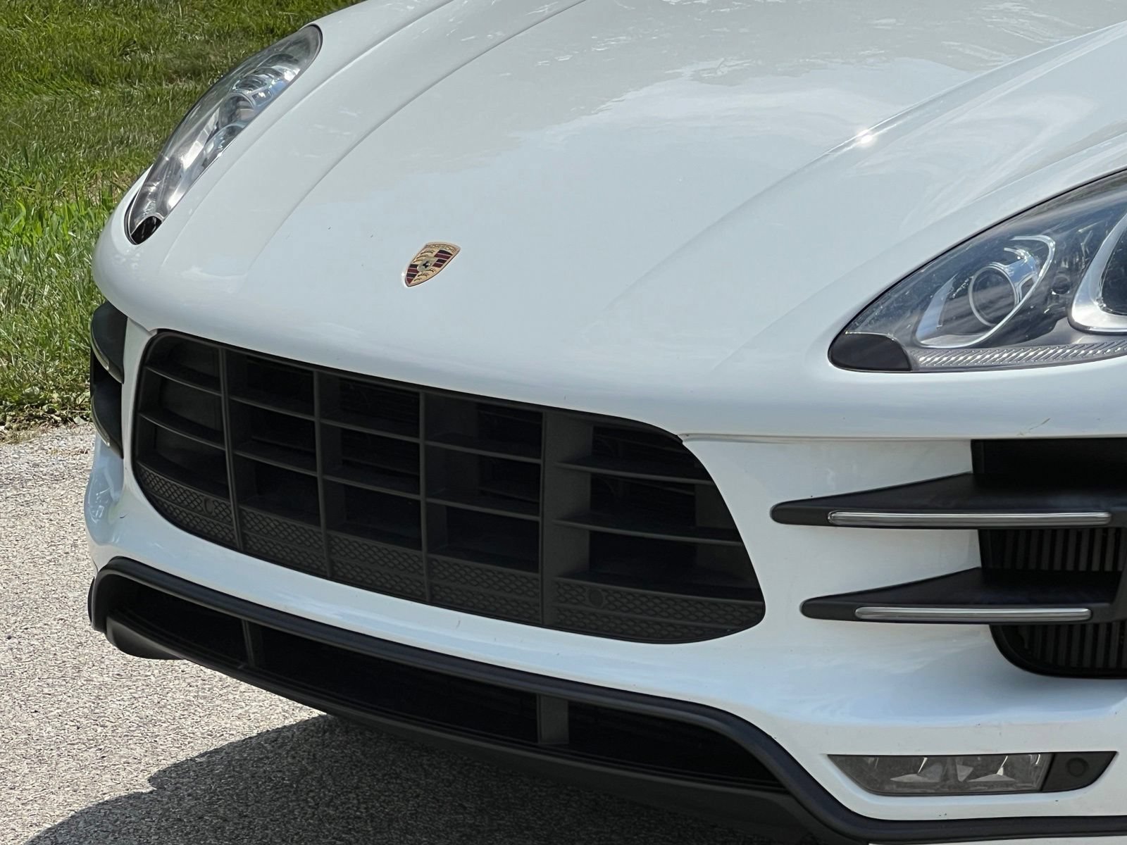 Certified 2015 Porsche Macan Turbo AWD/4WD image 13
