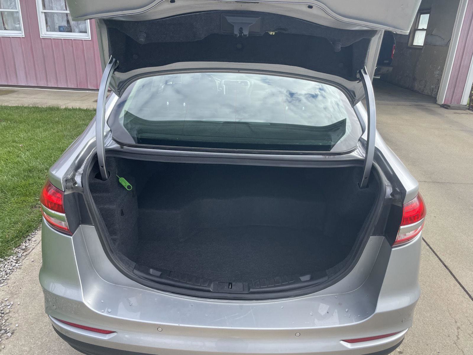Used 2020 Ford Fusion SE image 28