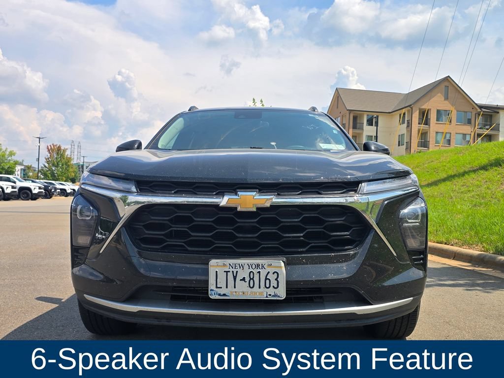 Used 2025 Chevrolet Trax LT FWD image 6