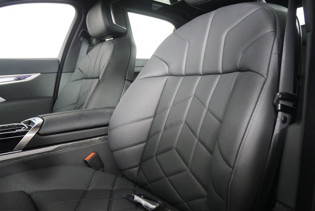 Used 2026 BMW 750e xDrive 750e xDrive w/ Executive Package image 11