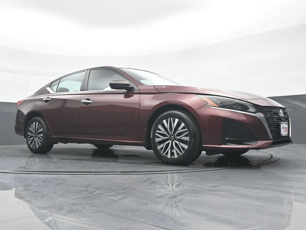 Used 2024 Nissan Altima 2.5 SV AWD/4WD image 32