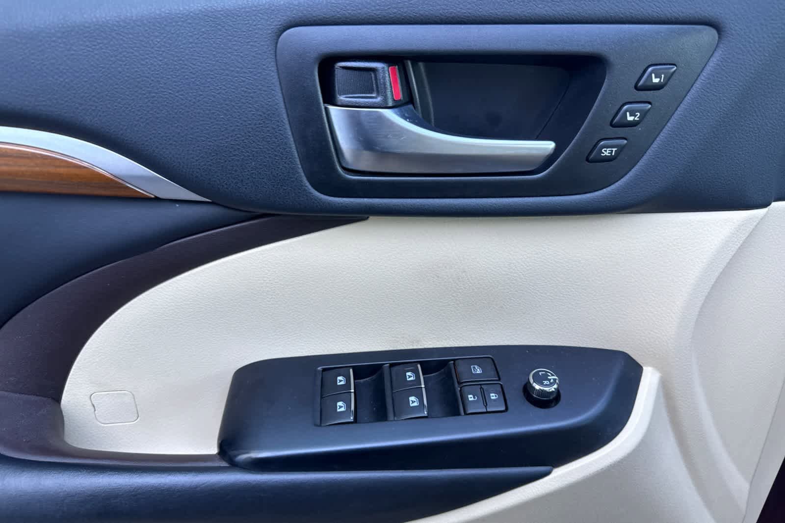 Used 2019 Toyota Highlander Limited Platinum AWD/4WD image 10